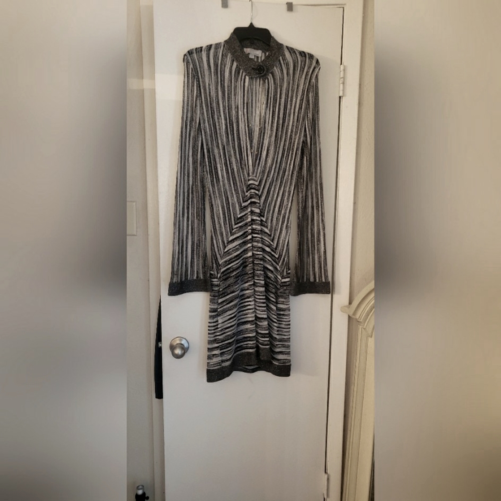 Cocktail dress black white silver Size 2-4 Originally $1,500 price $700/negotiab